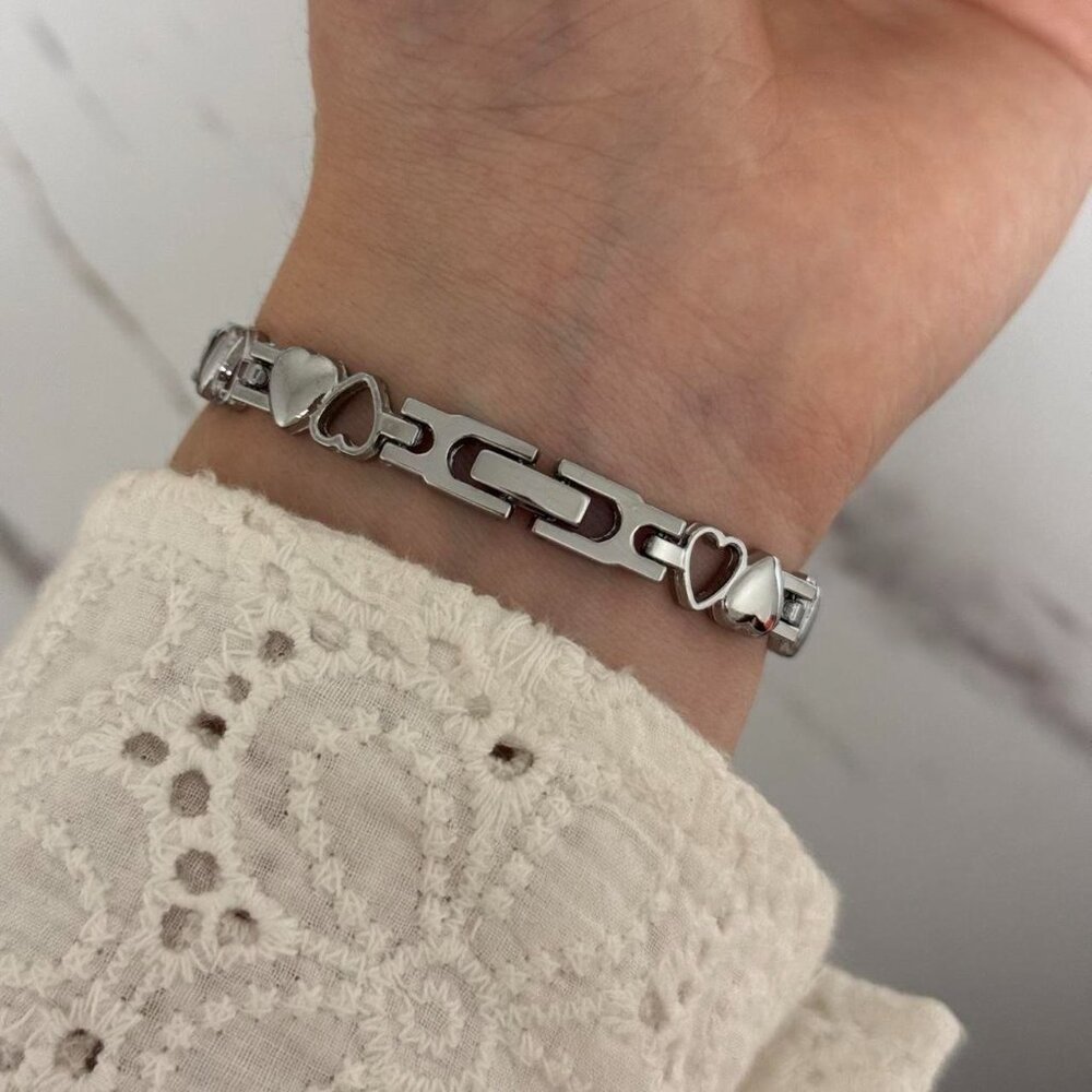 SKU:0073 cute silver white mini watch bracelet with heart + in a gift box - Picture 4 of 6